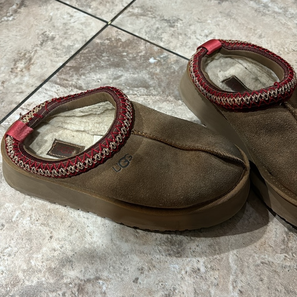 Platform Uggs Size 7 - image 3